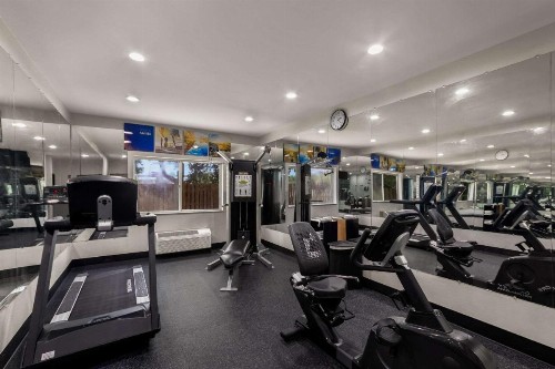 Comfort Inn & Suites - image 10