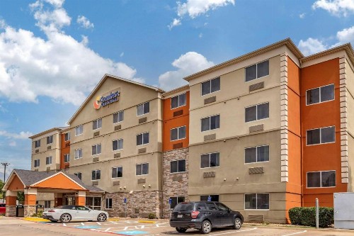Comfort Inn & Suites - image 17