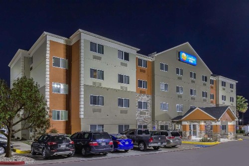 Comfort Inn & Suites - image 18