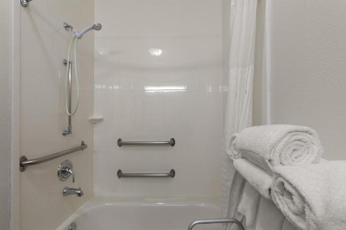 Comfort Inn & Suites - image 21