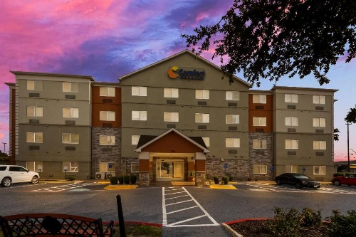 Comfort Inn & Suites - image 23