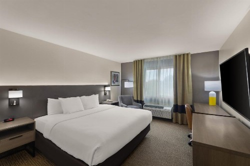 Comfort Inn & Suites - image 24