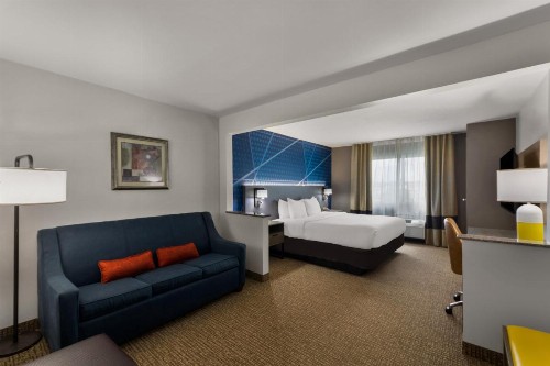 Comfort Inn & Suites - image 25