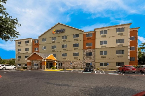 Comfort Inn & Suites - image 28