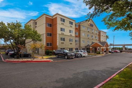 Comfort Inn & Suites - image 32