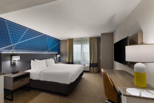 Comfort Inn & Suites - image 34
