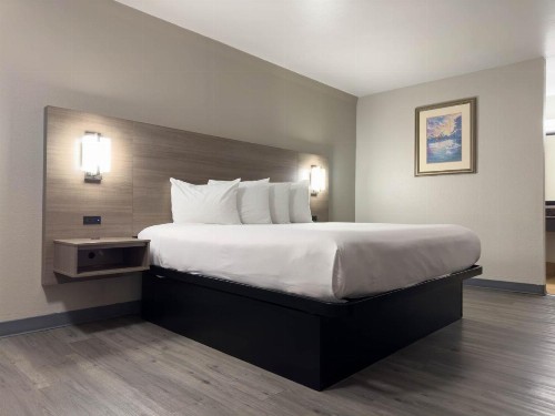 Americas Best Value Inn Austin - image 1