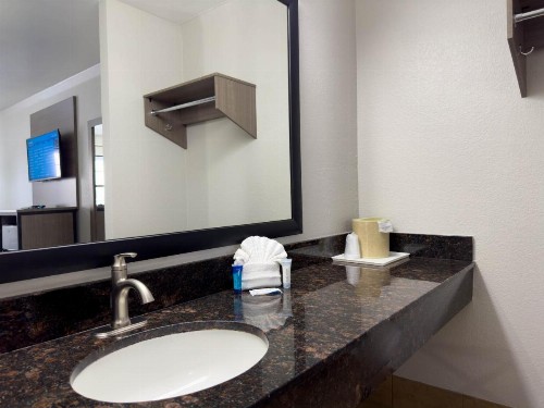 Americas Best Value Inn Austin - image 3
