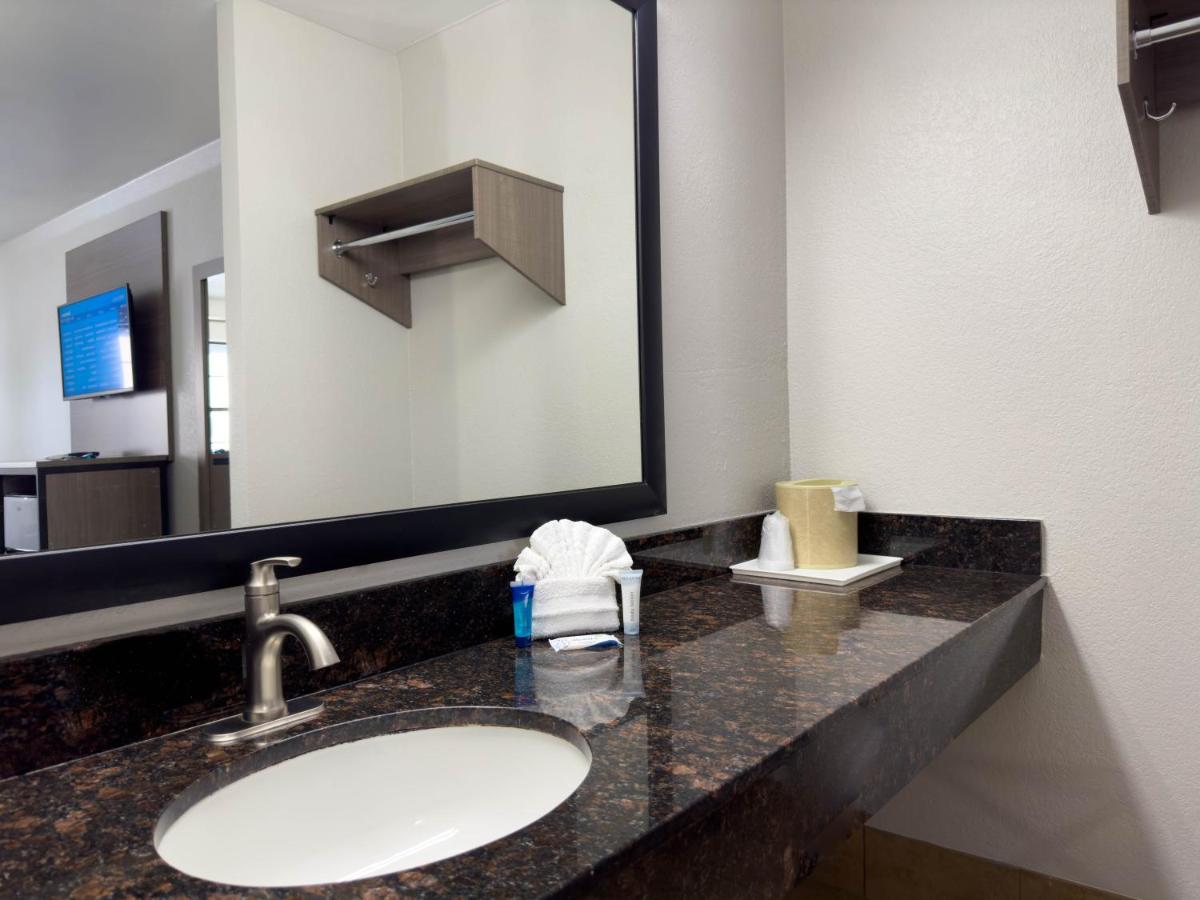 Americas Best Value Inn Austin - image 3