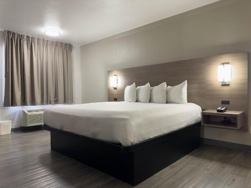 Americas Best Value Inn Austin - image 8
