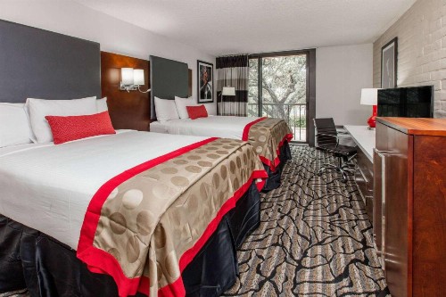 Ramada by Wyndham Austin South - image 14