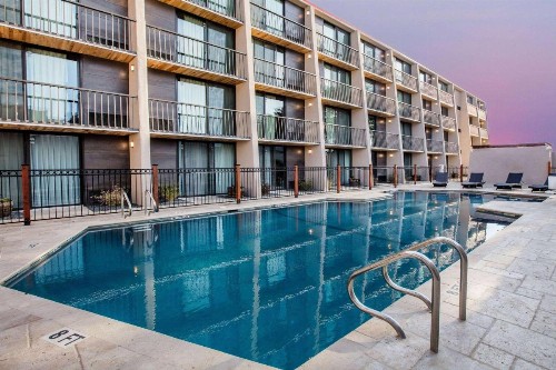 Ramada by Wyndham Austin South - image 21