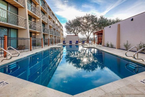 Ramada by Wyndham Austin South - image 41