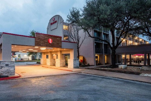 Ramada by Wyndham Austin South - image 9
