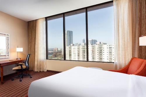 Holiday Inn Austin -Town Lake an IHG Hotel - image 6