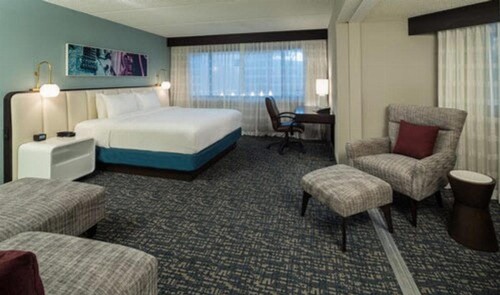 DoubleTree by Hilton Austin Northwest - Arboretum - image 25