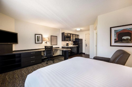 Sonesta Simply Suites Austin The Domain Area - image 24