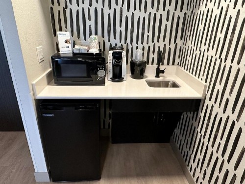 Holiday Inn Express Hotel & Suites Austin Airport an IHG Hotel - image 18