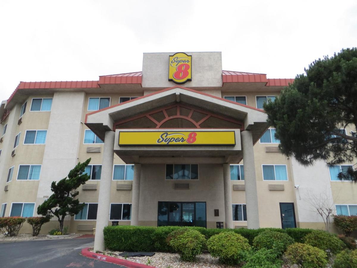 Super 8 by Wyndham Austin North/University Area - image 4