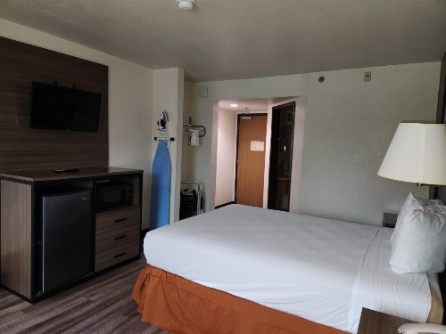 Super 8 by Wyndham Austin North/University Area - image 44