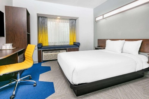 Microtel Inn & Suites by Wyndham Austin Airport - image 11