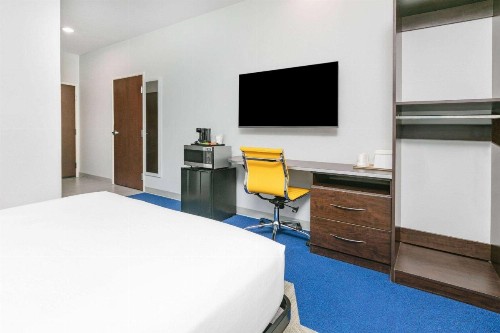 Microtel Inn & Suites by Wyndham Austin Airport - image 12