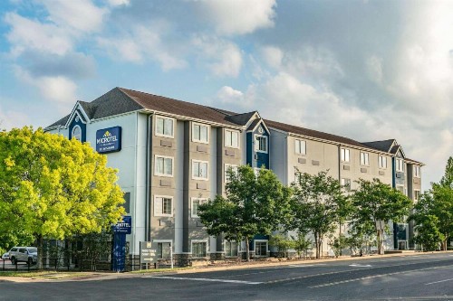 Microtel Inn & Suites by Wyndham Austin Airport - image 2