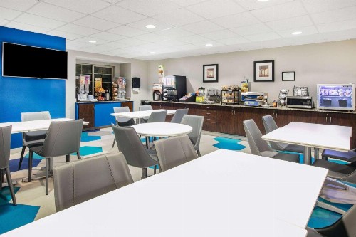Microtel Inn & Suites by Wyndham Austin Airport - image 24