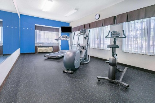Microtel Inn & Suites by Wyndham Austin Airport - image 28