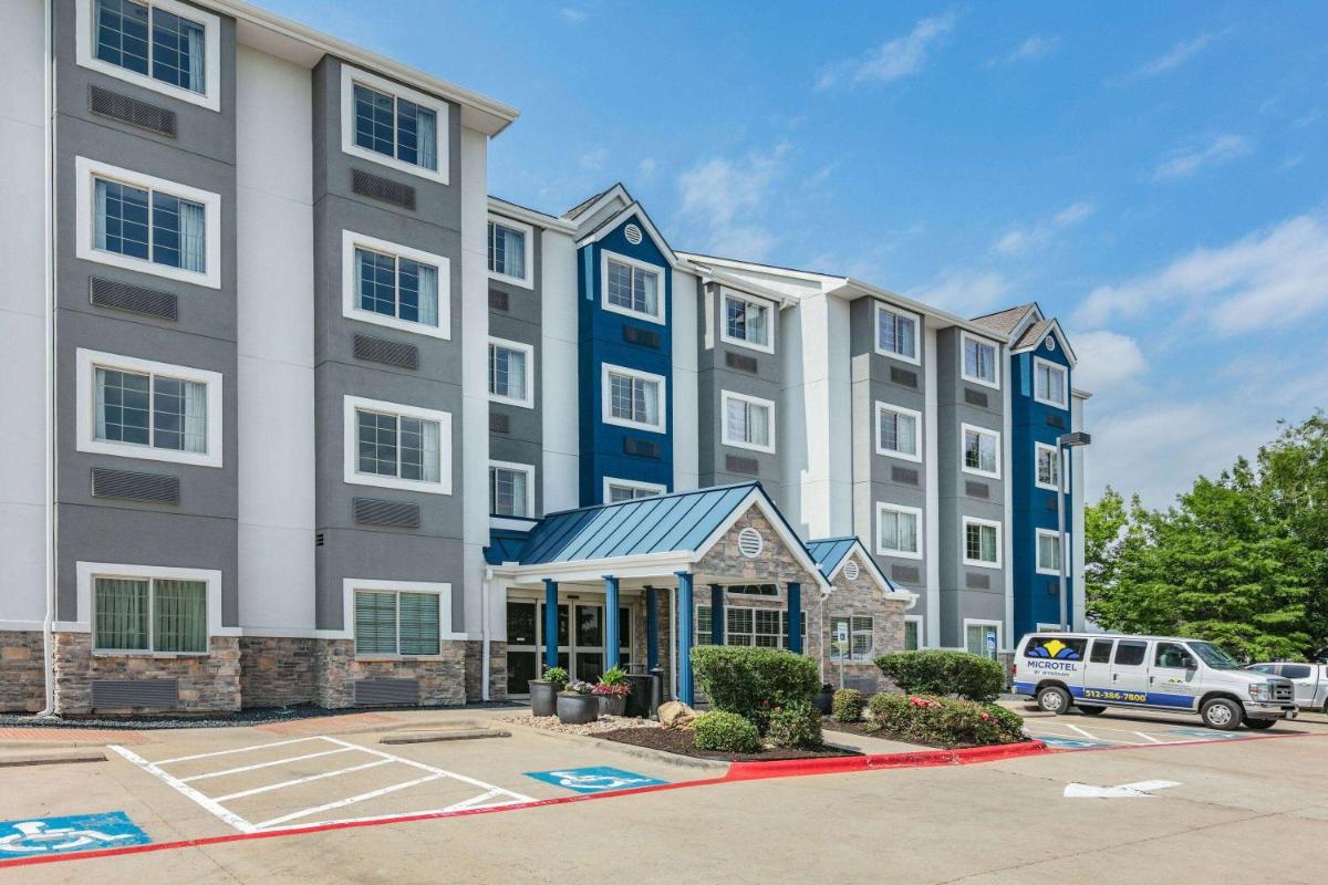 Microtel Inn & Suites by Wyndham Austin Airport - image 3