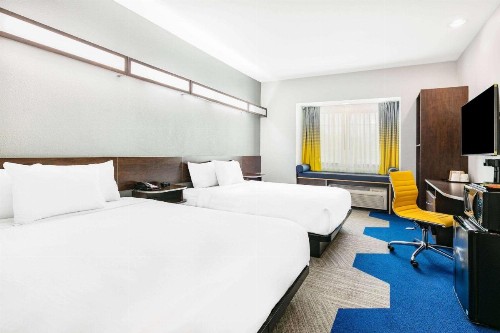 Microtel Inn & Suites by Wyndham Austin Airport - image 9