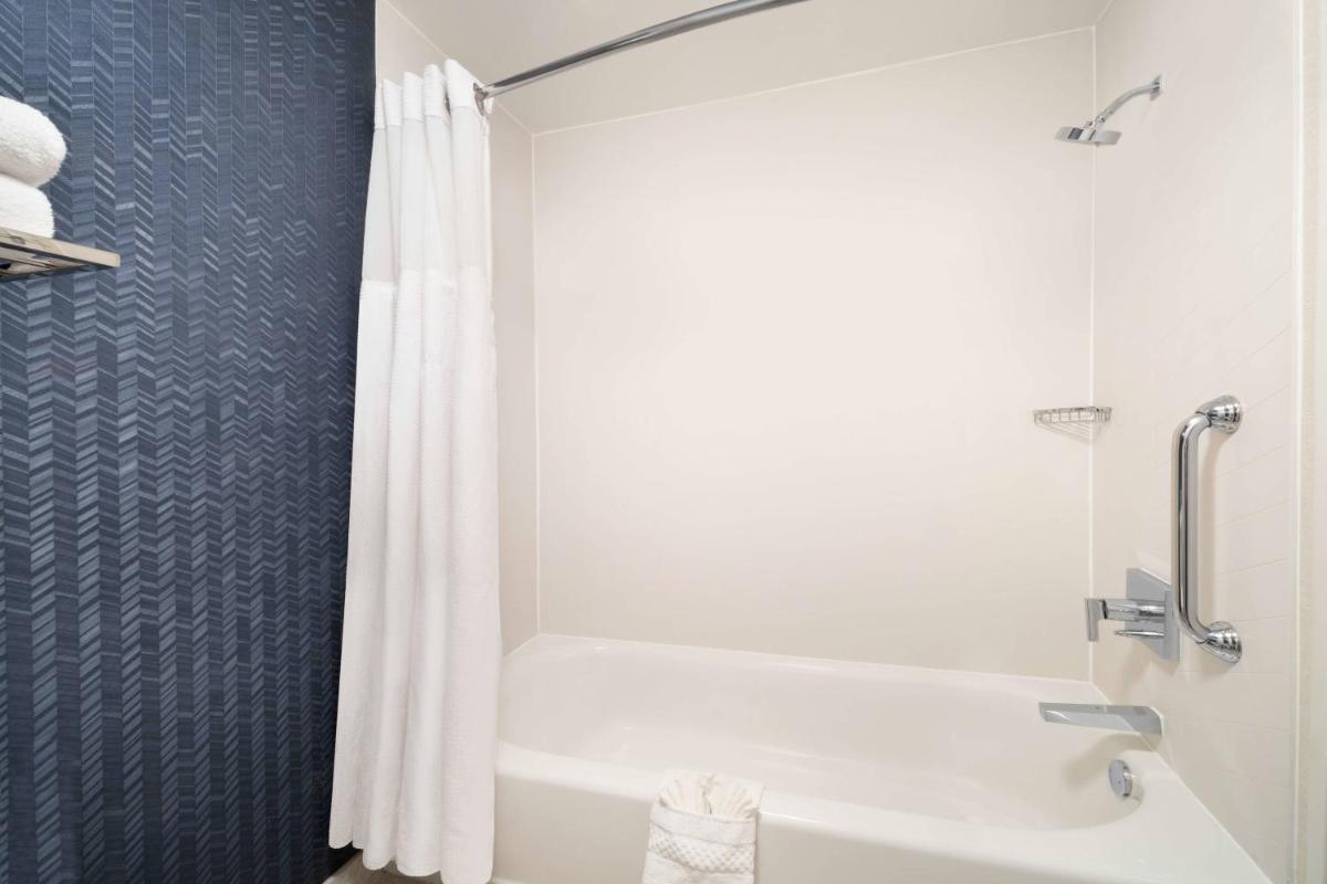 Fairfield Inn and Suites Austin South - image 4