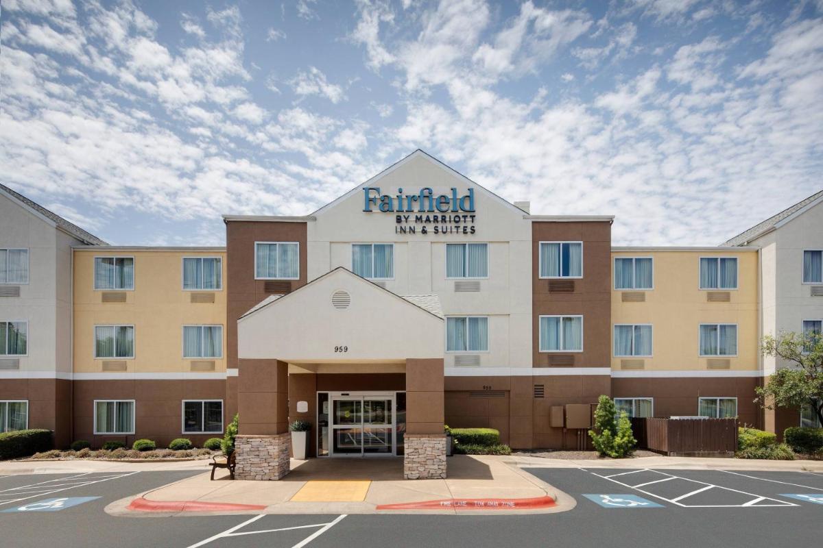 Fairfield Inn & Suites Austin University Area - image 2