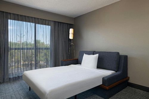 Courtyard by Marriott Austin The Domain Area - image 13