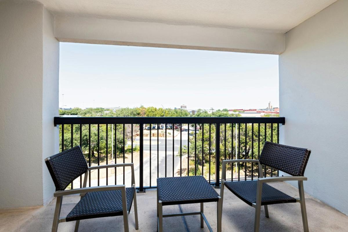 Courtyard by Marriott Austin The Domain Area - image 2