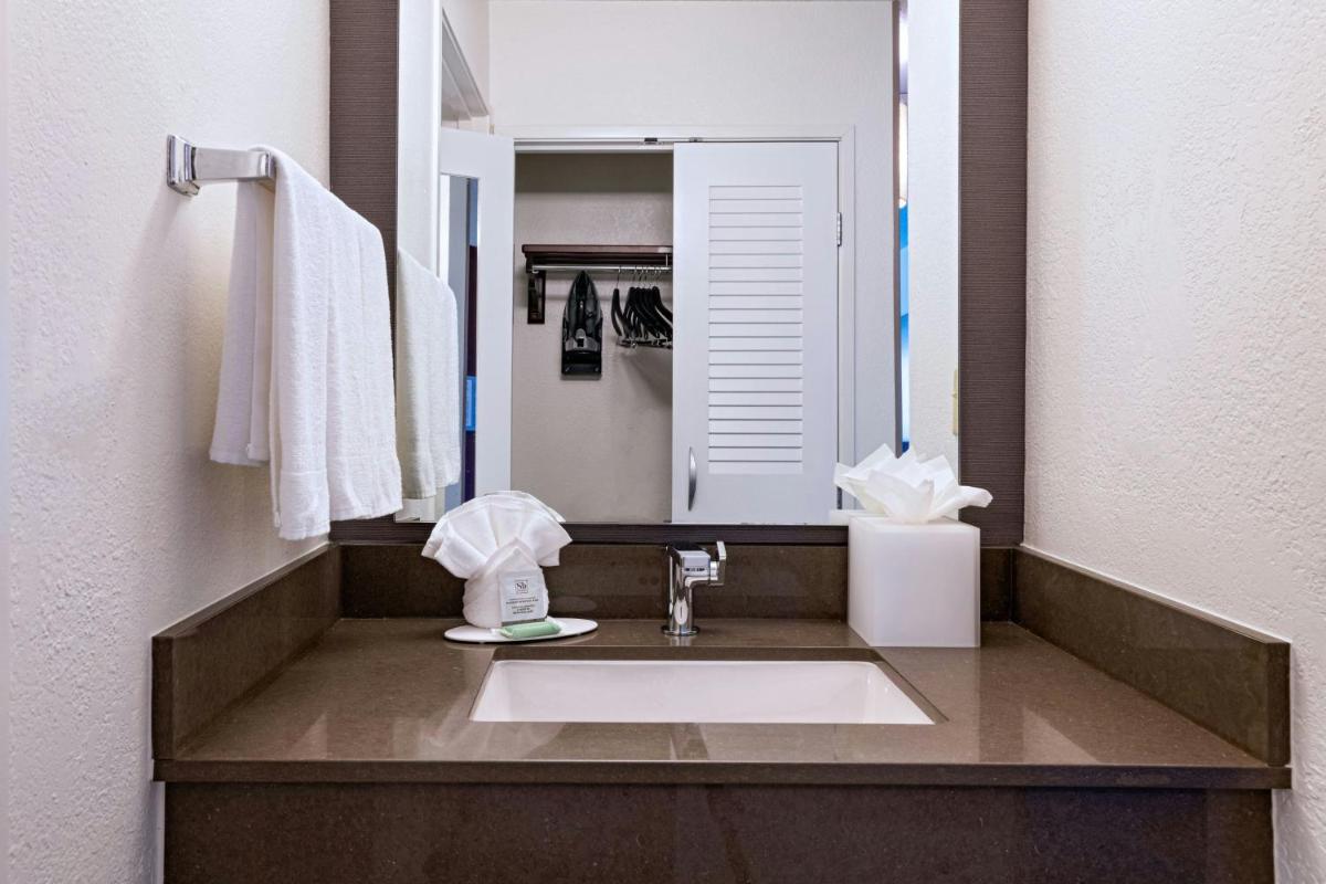 Courtyard by Marriott Austin The Domain Area - image 4