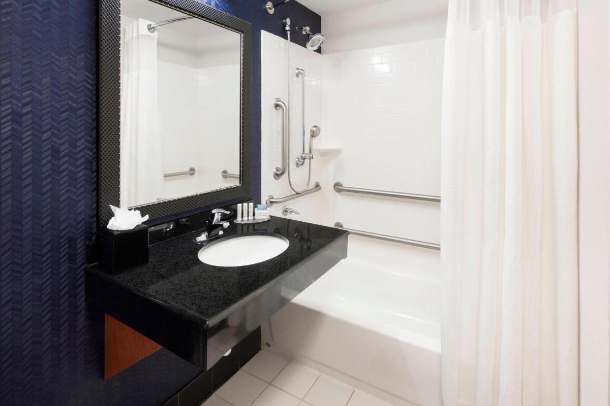 Fairfield Inn & Suites by Marriott Austin Parmer Tech Ridge - image 2