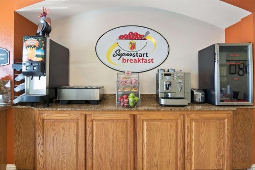 Super 8 by Wyndham Austin/Airport South - image 10