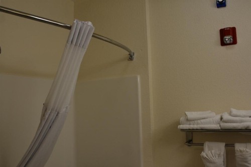 Super 8 by Wyndham Austin/Airport South - image 30