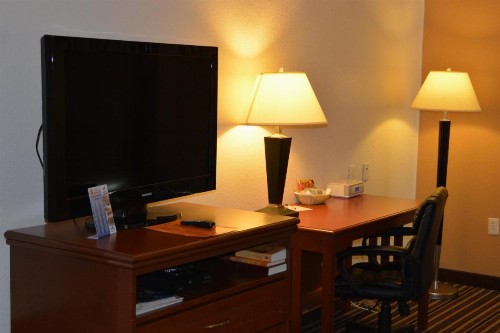 Super 8 by Wyndham Austin/Airport South - image 31