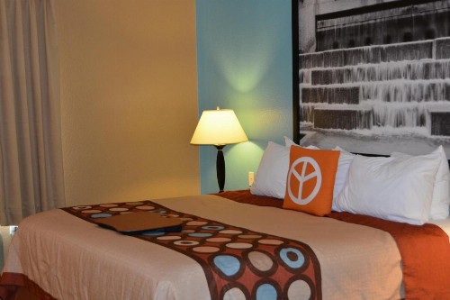Super 8 by Wyndham Austin/Airport South - image 32