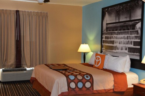 Super 8 by Wyndham Austin/Airport South - image 35