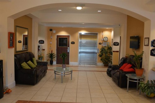 Super 8 by Wyndham Austin/Airport South - image 47