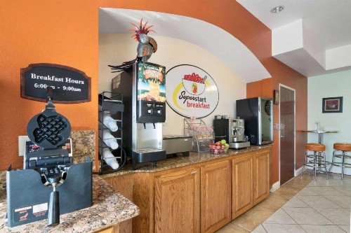 Super 8 by Wyndham Austin/Airport South - image 9