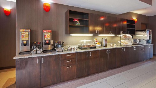 Best Western PLUS Austin Airport Inn & Suites - image 4