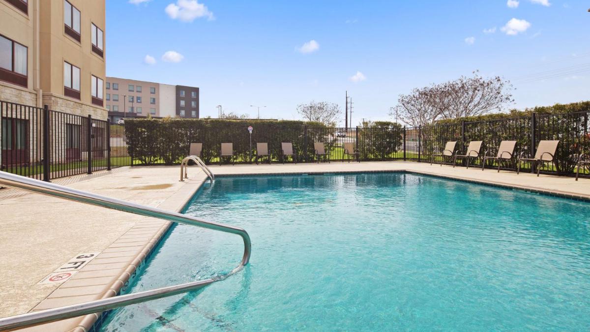 Best Western PLUS Austin Airport Inn & Suites - image 6