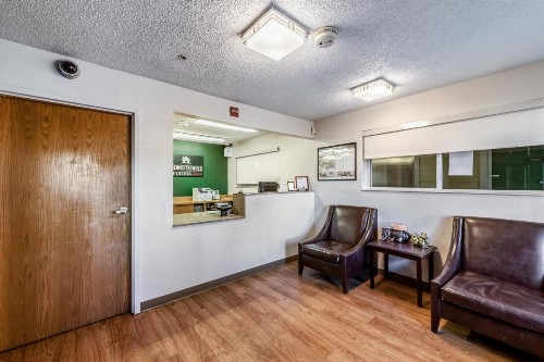 HomeTowne Studios by Red Roof Austin - image 9