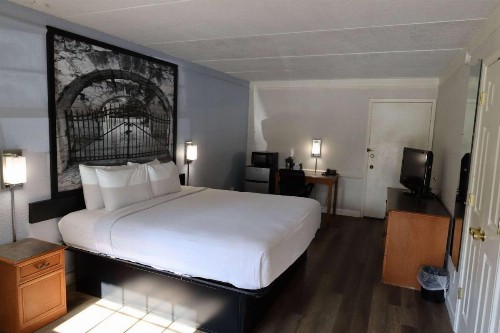 La Quinta Inn & Suites by Wyndham Austin South / Ih35 - image 2