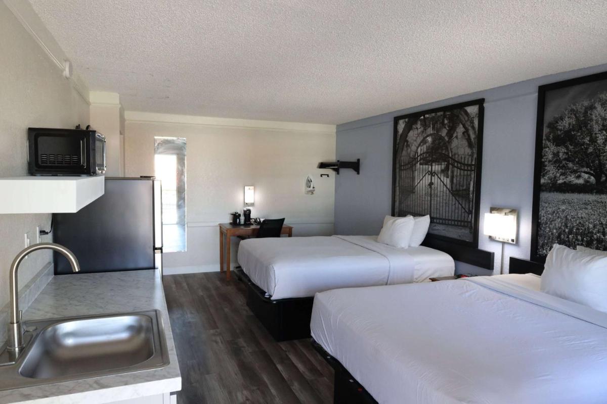La Quinta Inn & Suites by Wyndham Austin South / Ih35 - image 3