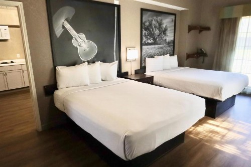 La Quinta Inn & Suites by Wyndham Austin South / Ih35 - image 9
